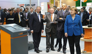 Obama and Merkel Impressed with ÖLFLEX ROBOT’s Flexibility